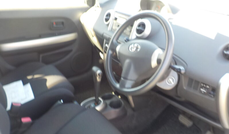 
								2002 TOYOTA IST F L-ED 1300CC full									