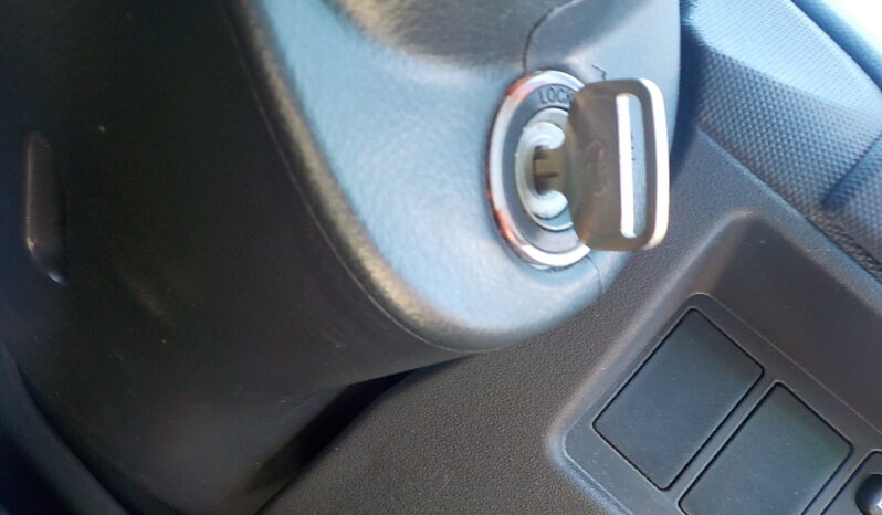 
								2002 TOYOTA IST F L-ED 1300CC full									